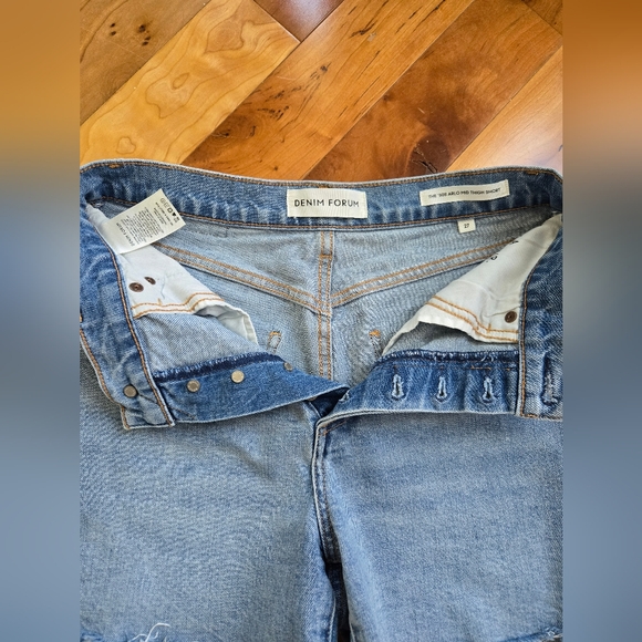 Aritzia- Denim Forum Arlo Mid-thigh Shorts - Picture 3 of 5